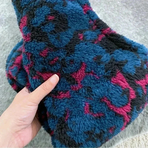 NWT Cozy Zip Up Vest - Picture 9 of 12